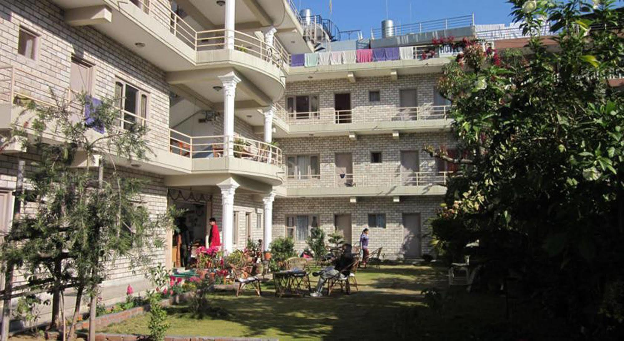 Hotel Lotus Inn Pokhara Eksteriør bilde